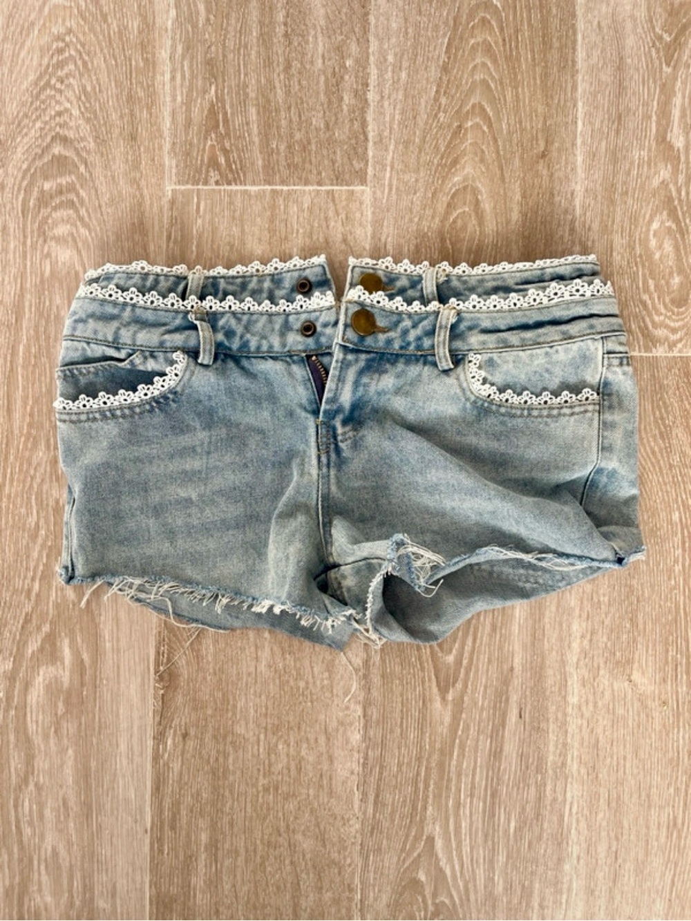 VENUS Light Wash Denim Shorts Double Belt Loops, White Lace Trim, Red Embroidery